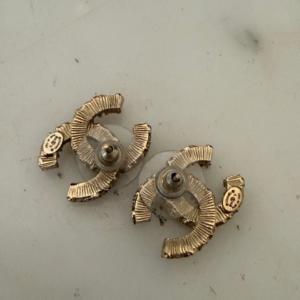 CHANEL cc black enamel pierced earrings • CC • like new! - Picture 6 of 6